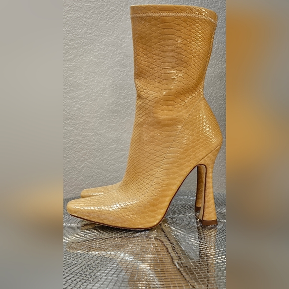 Yellow Snake Boot - Picture 4 of 14